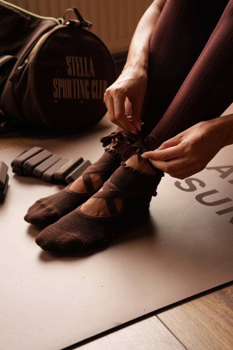 Dark brown Zeno Pilates socks