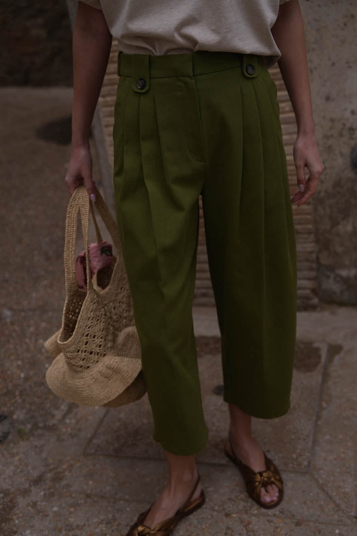 Doris 7/8 length trousers, khaki scalloped front