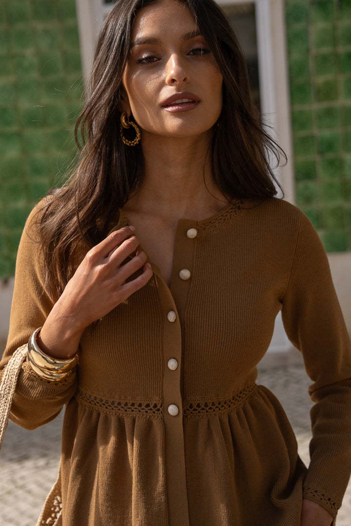 Arlone Peplum Knit Cardigan Caramel – Maison Stella & Suzie