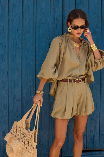 Blusa Divina caqui salvia