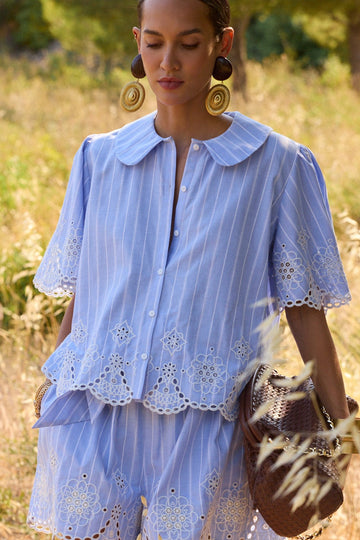 Blusa Dorine con rayas y bordados