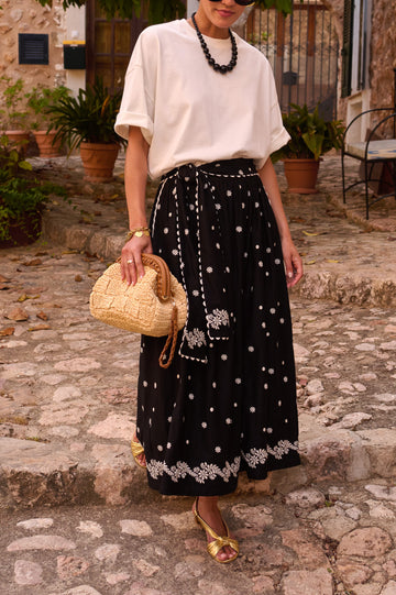 Falda bordada negra Bradshow
